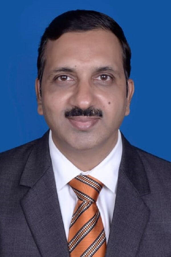 headshot of basarkar