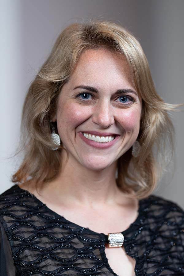 headshot of robinsom