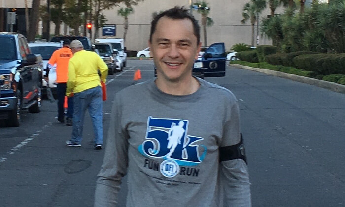 verity posing at a 5k marathon